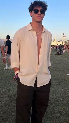 Festival Outfits Men Aesthetic, Boys Coachella Outfits, Guy Festival Outfit Men's Fashion, Mens Festival Outfits 2023, Mens Festival Fashion Summer, Men Outfits Coachella, Concert Outfits Men Summer, Mens Cochella Outfits For Men, Summer Looks 2023 Men