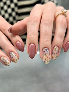 summer ✨🌸🌸 Nail Art Halloween, Subtle Ombre, Nagel Tips, Valentine Nails, Floral Nail, Fake Nails With Glue, Floral Nail Art, Short Almond