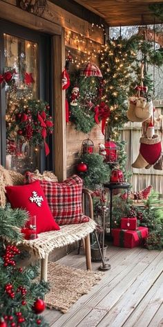 Entry Christmas Decor Entryway, Entry Christmas Decor, Christmas Decor Entryway, Entryway Porch, Cozy Homes, Christmas Organization, Cabin Christmas, Decor 2024