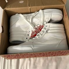 Brand New In The Box Never Worn White Canvas High Top Vans Size 6.5 Women’s Vans Women Outfit, Mustard Yellow Vans, Vans Sk8 Hi Black, White High Top Vans, Vans Skate Shoes, Cute Vans, Suede Shoes Women, Yellow Vans, Vans High