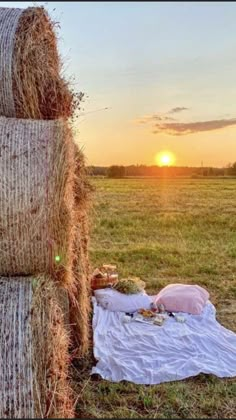 Farm At Night Aesthetic, Farm Aesthetic Country Living, Cozy Room Ideas, Room Ideas For Men, Vibey Apartment, Room Ideas For Men Bedroom, Cute Sunset, Baddie Apartment