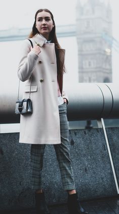 24 Stunning Fall Outfit Ideas (Autumn Fashion) – livelovequote Fall Picture Outfits, 2021 Outfits, Fall Photo Shoot Outfits, Fitness Fashion Outfits, Family Photoshoot Outfits, Simple Fall Outfits, Womens Fashion Casual Fall, Outfits Streetwear