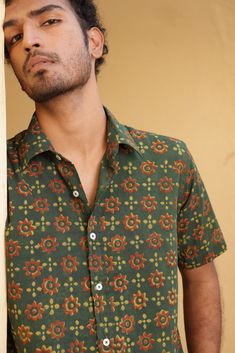 100% Ultra-soft Cotton Hand block printed with natural dyes Fitted look with a slim fit Ethically made in India The Sufi Short Sleeve Shirt was hand block printed using a traditional Ajrakh printing technique. This fabric was printed using vegetable and plant dyes only. Inconsistencies in the print are a feature of the hand-printed nature of the fabric, and the actual color of the shirt may differ slightly from the pictures. Tailored Fit: fits true to size. Get your normal size for a fitted lo Long Sleeve And Shorts, Plant Dyes, Summer Prints, Mens Button Up, Summer Outfits Men, Green And Red, Red Shorts