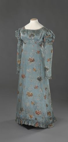 "Get your Regency on with this fetching and frocking fabulous number from c.1820, using mid-18th century silk. This bit of fashion history comes from Nasjonalmuseet, Oslo." [@MadameGilflurt] 19th Century Clothing, Antique Dress