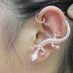 1 Pc Crystal Lizard Ear Cuff Earring Alloy Fashion Jewelry Condition: New Dragon Earring Cuff, Rhinestone Ear Cuff, Ear Cuff Earings, Discount Jewelry, Ear Piercing, Cheap Jewelry, Ear Cuffs, Bijoux Diy, Cuff Earrings