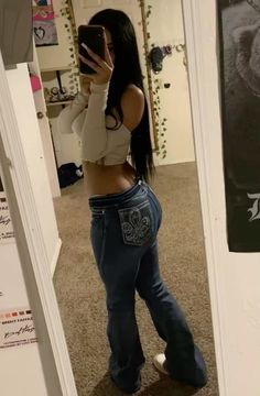 Rock Rival Jeans Outfits, Low Waist Jeans Outfit Aesthetic, Rhinestone Jeans Outfit, Vaquera Outfits, Flap Pocket Jeans, Makeup Tiktok, Tiktok Makeup, Trashy Outfits, Latina Outfits