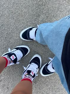 Matching Couple Shoes, Outfits Con Vans, Tenis Vans, Body Types Women, Vans Outfit, Trendy Shoes Sneakers, Wardrobe Makeover, Jordan Shoes Retro, Pretty Shoes Sneakers