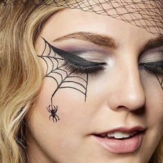 Spiderweb Halloween Makeup, Spider Eye Makeup Halloween, Spiderweb Face Paint, Spider Web Makeup Easy, Spiderweb Makeup Halloween, Spider Face Makeup, Halloween Makeup Spider Web