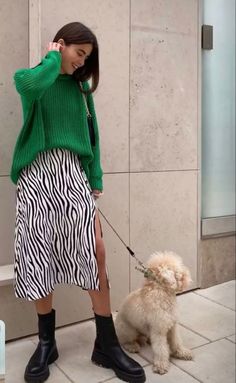 London 2023 Fashion, Autumn Outfits 2023 Colorful, Green Sweater And Skirt Outfit, Relaxed Street Style, Colorful Work Outfits Office Attire, Fun Work Outfits Business Casual Colorful, Colorful Basic Outfit, Bright Work Outfits, Casual Colorful Outfits