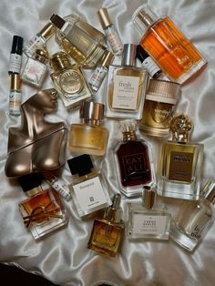 Collection Of Perfumes, Perfume Collection Vanilla, Aesthetic Perfume Collection, Vanilla Perfume Aesthetic, Best Vanilla Perfume, Perfumes Vanilla, Kayali Perfume, Perfumes Aesthetic, Vanilla Perfumes