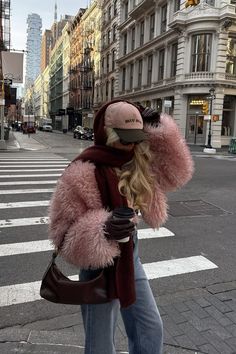 @shestyledwhat in pink puffle coat 🤎🩰 Simple Nye Outfit, Cute Comfy Outfits For Winter, Nye Outfits Cold, Aspen Outfit Winter, Winter Dinner Outfit, Dinner Outfits Winter, Night Outfits Winter, Winter Date Outfits, Casual Holiday Outfits