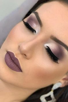 Makeup Lips Matte, Make Up Designs, Lipstick Liquid, Wedding Hairstyles And Makeup, Purple Eye Makeup, Lip Makeup Tutorial, Eye Makeup Pictures, Eye Makeup Steps