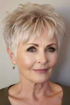 Straight Hairstyles Short, Medium Length Haircut Straight, Easy Straight Hairstyles, Spiky Haircut, Spikey Short Hair, Grey Hair And Makeup, Short Bob Hair, Hair Cut Ideas, Short Cropped Hair