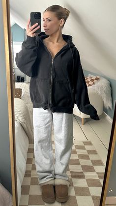 Sweatpants And Hoodie Outfit, Comfy Sweatpants Outfit, Oversized Jacket Outfit, Sweatpants Oversized, Oversized Hoodie Outfit, Comfy Sweatpants, Lazy Day Outfit, Sweatpants Outfit