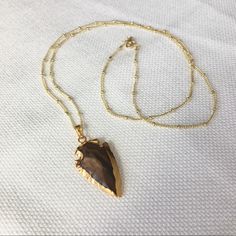 Slate Arrowhead Pendant On A 24 Inch, 18k Gold Plated Chain! This Necklace Was Lovingly Handmade By Estrella And Luna Luxury Jewelry In The Usa 22k Gold Chain, Gold Feather Necklace, Fan Necklace, Arrowhead Necklace, Bottle Necklace, Gold Pearl Necklace, Rose Gold Chain, Chain Choker Necklace, Gold Moon