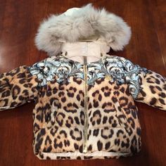 Roberto Cavalli 3 Months This Jacket Runs Big. Armpit To Armpit (Around): 24 1/2" Armpit To Sleeve: 6" Length: 12 1/2" Hood Is Detachable. Fur Around The Hood Is Also Detachable. Outside:100% Polyamide Lining: 100% Polyester Filling: 85% Down, 15% Piumette Feather Leopard Print Pattern. Roberto Cavalli Diamond Emblem In The Front. "Roberto Cavalli" Written On The Sleeve! This Jacket Is Really A Gorgeous Piece. It Is Fit For Royalty!! It Is More Luxurious Than A Moncler And Screams Adorableness. Fur Clothes, Robert Cavalli, Hood Girls, Leopard Print Pattern, Concept Clothing, Down Coat, Girls Jacket, Dream Clothes, Roberto Cavalli