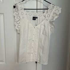 Nwt Size Small White Blouse With Detail Chic Sleeveless Tops By Gap, Chic Sleeveless Gap Tops, Gap Cotton Blouse, Gap Cami Tops For Summer, Sleeveless Gap Tops For Daywear, Spring Gap Cami Tops, Gap Spring Cami Tops, Gap Summer Tank Top, Gap Summer Camisole Top