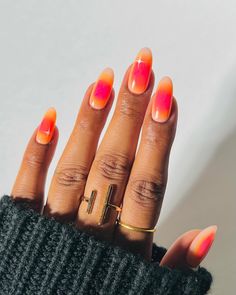 Photo by: @BrushedbyB_ Orange Chrome Nails, Orange Chrome, Neon Nail Designs, Fun Summer Nails, Chrome Nail Art, Nagellack Trends, Airbrush Nails