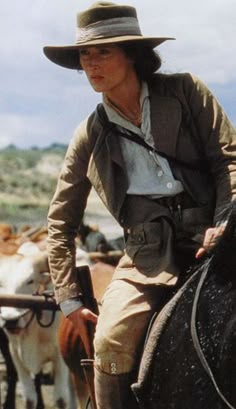 Out Of Africa Style, Moda Safari, Karen Blixen, Vintage Safari, Edith Head, Safari Chic, Africa Do Sul