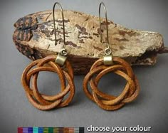 Leather Jewelry Making, Jewellery Shops, Celtic Knot Earrings, Celtic Earrings, Leather Jewellery, Brown Earrings, Earrings Inspiration