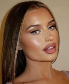 Soft Glam Formal Makeup, Soft Glowy Makeup Wedding, Soft Natural Glam Makeup, Glamor Makeup, Jawline Goals, High Value Woman Style, Shimmery Makeup, Night Beauty Routine, Better Makeup