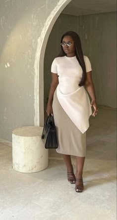 Minimalist Feminine Outfits, The Lady Archetype Outfits, Chic Outfits With Flats, Stylish Modest Outfits Black Women, Soft Classic Black Women, Mother Archetype Outfits, Minimalist Modest Outfit, Classy 90s Fashion, Black Women Dresses Classy