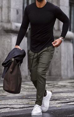 Sport Men Style, Men’s Casual Dinner Outfit, Man Casual Suit, Men Trendy Outfits, Look Casual Hombre, Man Style Casual, Mens Green Pants, Fashion Outfits For Men, Mens Sporty Style