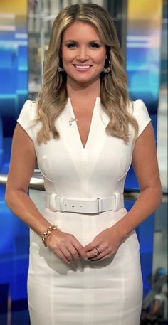 Jillian Mele, Female News Anchors, Cheer Picture Poses, Chic Over 50, Women Legs, Hot Dress, College Girls, Fox News, New Girl