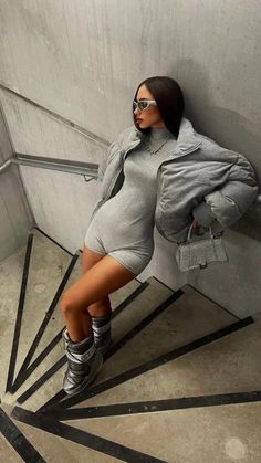 Grey Jumpsuit Outfit, Grey Romper Outfit, Romper Outfit With Jacket, Zip Up Romper, Fitness Jumpsuit, Fall Streetwear, Gray Romper, Grey Jumpsuit, Going Gray