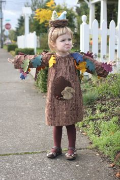 This tree costume is too cute for words!! Tree Costume, Costume Carnaval, Themed Halloween Costumes, Homemade Ideas, Homemade Halloween Costumes, Last Minute Halloween Costumes, Halloween This Year, Homemade Halloween, Costumes Ideas