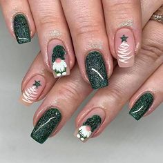 🌟💚 These stunning medium square false nails are adorned with vibrant green glitter and whimsical gnome designs, perfect for adding a touch of festive fun to your winter look. Each set features a glossy finish that mimics the elegance of acrylic nails, giving you that salon-quality vibe right at home! Embrace the holiday spirit without the hassle of traditional nail art. Whether you're celebrating with family, attending holiday parties, or simply enjoying cozy nights in, these nails are sure to make a statement. 🎉✨ Ideal for gifting or treating yourself, our Winter Xmas acrylic nails will have you feeling merry and bright all season long! 💅🎄 #ChristmasNails #PressOnNails #GnomeNails #WinterNails #GlitterNails #NailArt #HolidayManicure Kutek Disney, Ballet Nails, Nagel Tips, Snowflake Nails, Fake Nail, Nail Length, Xmas Nails, Christmas Nail Designs, Nail Art Hacks