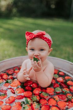 First Year Pictures, Nails Coconut, 6 Month Photo Shoot, Best Baby Names, Garden Strawberry, Photo Bb, Aesthetic Coconut, Baby Milestones Pictures, Names Cute