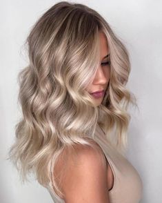 Mid-Length Hair with Pearl Blonde Root Fade Shades Of Blonde Hair Color, Root Fade, Mid Length Blonde Hair, Shades Of Blonde Hair, Pearl Highlights, Balayage Hair Ideas, Soft Blonde Hair, Cool Blonde Hair Colour, Blonde Balayage Hair