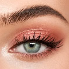 Pillow Talk Dreams Eyeshadow, Pink Make Up Looks Natural, Make Up Pink Natural, Peach Eye Makeup, Pink Eye Makeup Looks, Teknik Makeup, Luxury Palette, Pink Eyeshadow Palette, Pink Eyeshadow Look