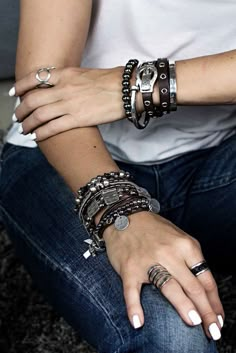 Rocker Jewelry Chic, Tomboy Summer, Edgy Bracelets, Chunky Silver Jewellery, Metalsmithing Jewelry, Art Jewelry Contemporary, Silver Jewelry Design, Athens Greece