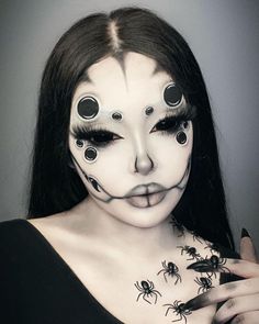 Black Widow Makeup, Makeup Yeux, Alien Halloween Makeup, Spider Makeup, Day Eye Makeup, Monster Makeup, Creepy Makeup, Creepy Halloween Makeup, Halloween Eye Makeup