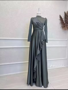 Dress Kondangan Simple, Simple Grey Dress, Prom Night Dress, Model Gamis, Modest Dresses Fashion