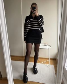 Black Mini Skirt Outfit Winter, Black Skirt Outfit Winter, Black Ankle Boots Outfit, Black Mini Skirt Outfit, Skirt Outfits Fall, Winter Skirt Outfit