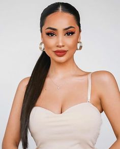 Straight Hair Lace Front Wig, Dilara Ozcan, Virgin Brazilian Straight Hair, Brazilian Straight Hair, Natural Wedding Makeup, Makeup Natural, Baddie Hairstyles, Hair Lace, Makeup Makeup