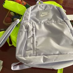 Brand New Never Worn Light Purple Nike Bag, Perfect For Anyone! Backpack Nike Schools, Best School Backpacks, Nike Fashion Outfit, Nike Backpacks