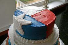 there is a cake that has been decorated with the colors of the flag on it