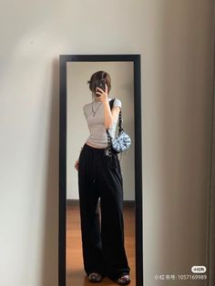 Relaxed Outfits Women, Relaxed Outfits, Minimalist Wardrobe Capsule, Korean Fashion Outfits, Downtown Outfits, Indie Style, Business Outfits Women, Korean Casual Outfits, Relaxed Outfit