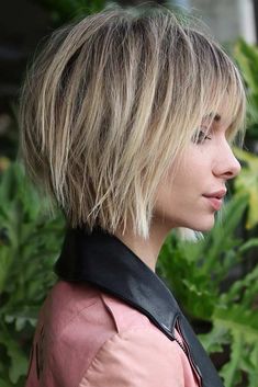 Short Choppy Haircuts For Round Face, Short Textured Bob With Curtain Bangs, Bobs For Round Faces Plus Size, Short Piecy Hair Cuts, Round Bob With Bangs, Short Messy Bob Choppy Layers Thick Hair, Best Short Haircuts For Round Faces, Hair Styles For Round Face Shape, Hair Cuts For Round Face Shape