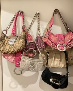 Y2k Bags, Stile Blair Waldorf, Vintage Designer Bags, Girly Bags, Pink Lady, Guess Bags, Fancy Bags, Cute Purses