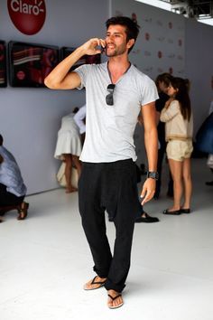 Summer Outfits Men on Pinterest | G Star Men, Black Jeans Men and ... Best Flip Flops, The Sartorialist, Men Sandals, Summer Trends Outfits, Flip Flops Style, Mode Casual, Sharp Dressed Man, Summer Outfits Men, Well Dressed Men