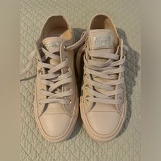 Converse Leather Ivory Cream/Light Gold/White Sneakers. Unisex Mens Size 5, Womens Size 7. New, Never Worn. Open To Offers! :) Converse Leather, Shoes Converse, Womens Converse, Converse Shoes, White Sneakers, Womens Shoes Sneakers, Converse, Shoes Sneakers, Size 7