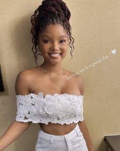 Halle Bailey White Dress, Halle Bailey No Makeup, Halle Bailey Reaction Pic, Halle Bailey Twitter, Halle Bailey On Instagram