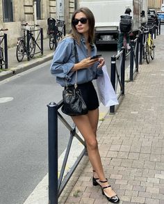 Summer Paris Outfits, Looks Com Short, Paris Outfit Ideas, Summer Office Outfits, Chic Business Casual, Professional Outfits Women, Business Outfits Women, Business Casual Outfits For Women, Paris Outfits