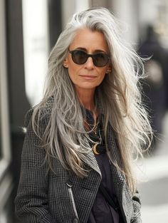 Chic Long Hairstyles for Mature Women Long Hair Older Women, Long Silver Hair, Gray Hairstyles, Grey Hair Over 50, Shaggy Long Hair, Hairstyles For Older Women, Romantic Curls, Hair Mistakes, Beautiful Gray Hair