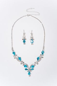 This Autumn Elegant Rhinestone Statement Necklace Set adds classic sophistication to any ensemble. It features a regal, necklace with intricate details and a sparkly cluster of rhinestones for added elegance. Perfect for formal or casual occasions. SizeLength: 16 inExtension: 3 inDrop: 2.5 in QualityMade with premium stainless steel for quality endurance. ImportedN4306 Regal Necklace, Rhinestone Statement Necklace, Pearl Shop, Holiday Essentials, Pearl Set, Pearl Ring, Intricate Details, Red Gold, Fascinator